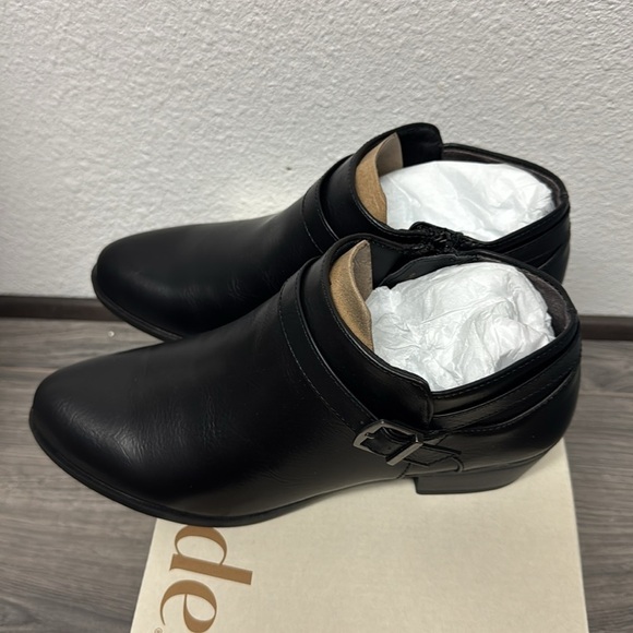 LifeStride Alexander Bootie - Picture 6 of 9